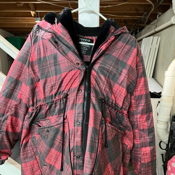 Torrid Plaid Winter Jacket – Size 00 Red and Black❄️🖤❤️ - Picture 1 of 3